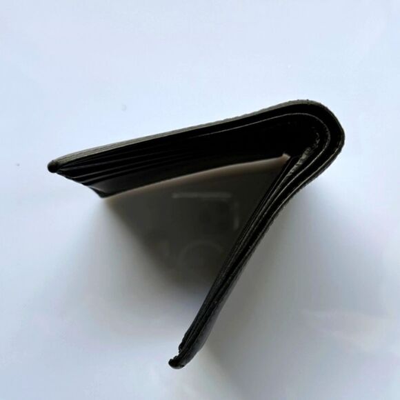 Gucci Leather Bifold Wallet - Picture 3 of 11